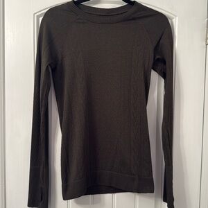 Lululemon long sleeve top in forest green. Size 6.